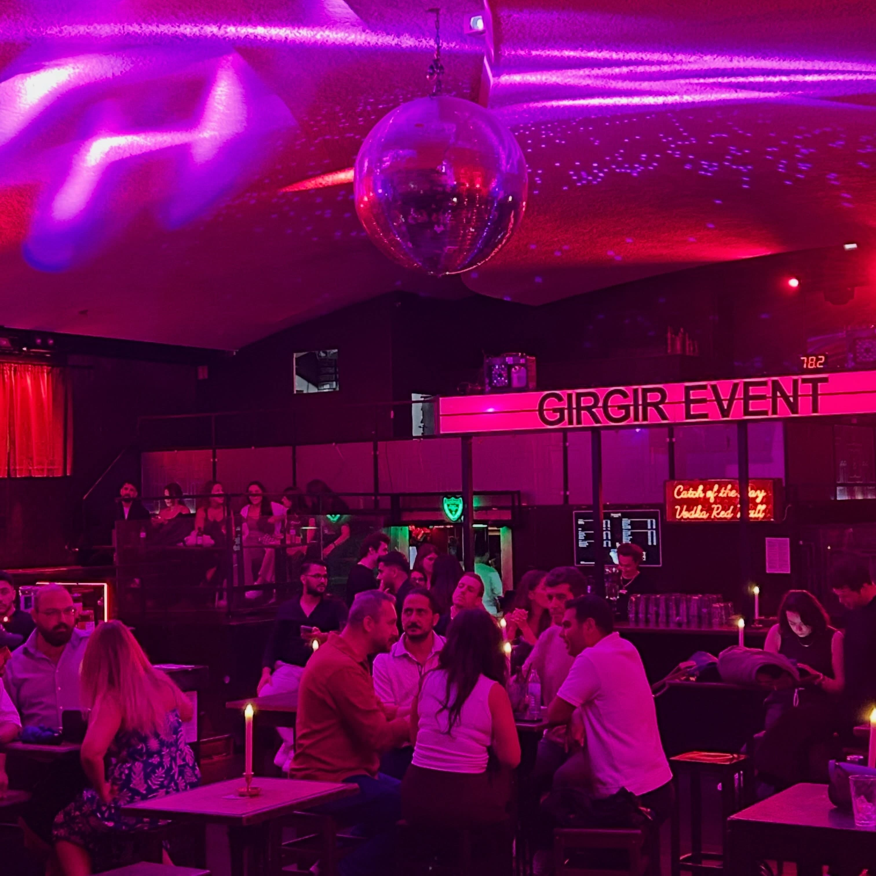 Foto von einer Gırgır Karaoke Night