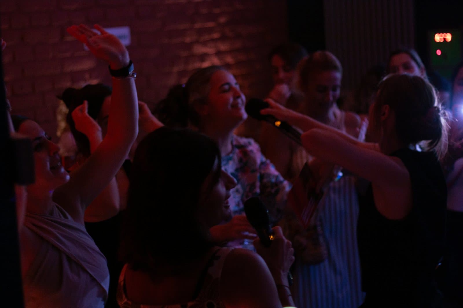 Gırgır Türkçe Karaoke gecesinden bir fotoğraf