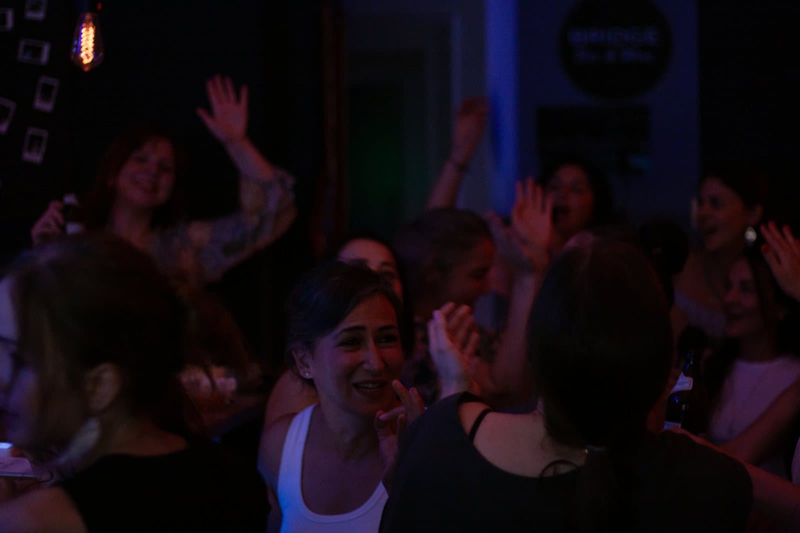 Gırgır Türkçe Karaoke gecesinden bir fotoğraf