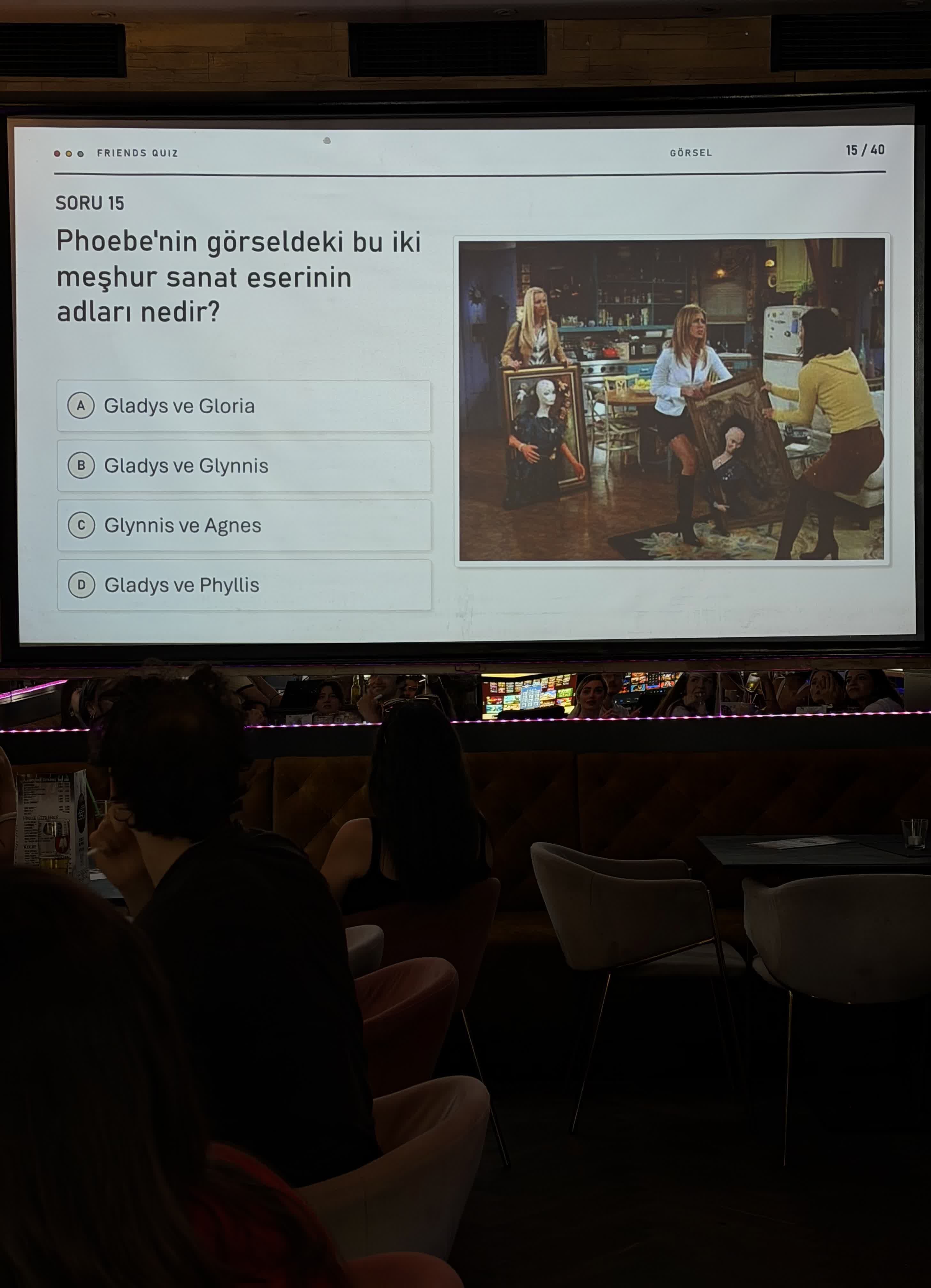 Gırgır Quiz and Day Drinking gecesinden bir fotoğraf