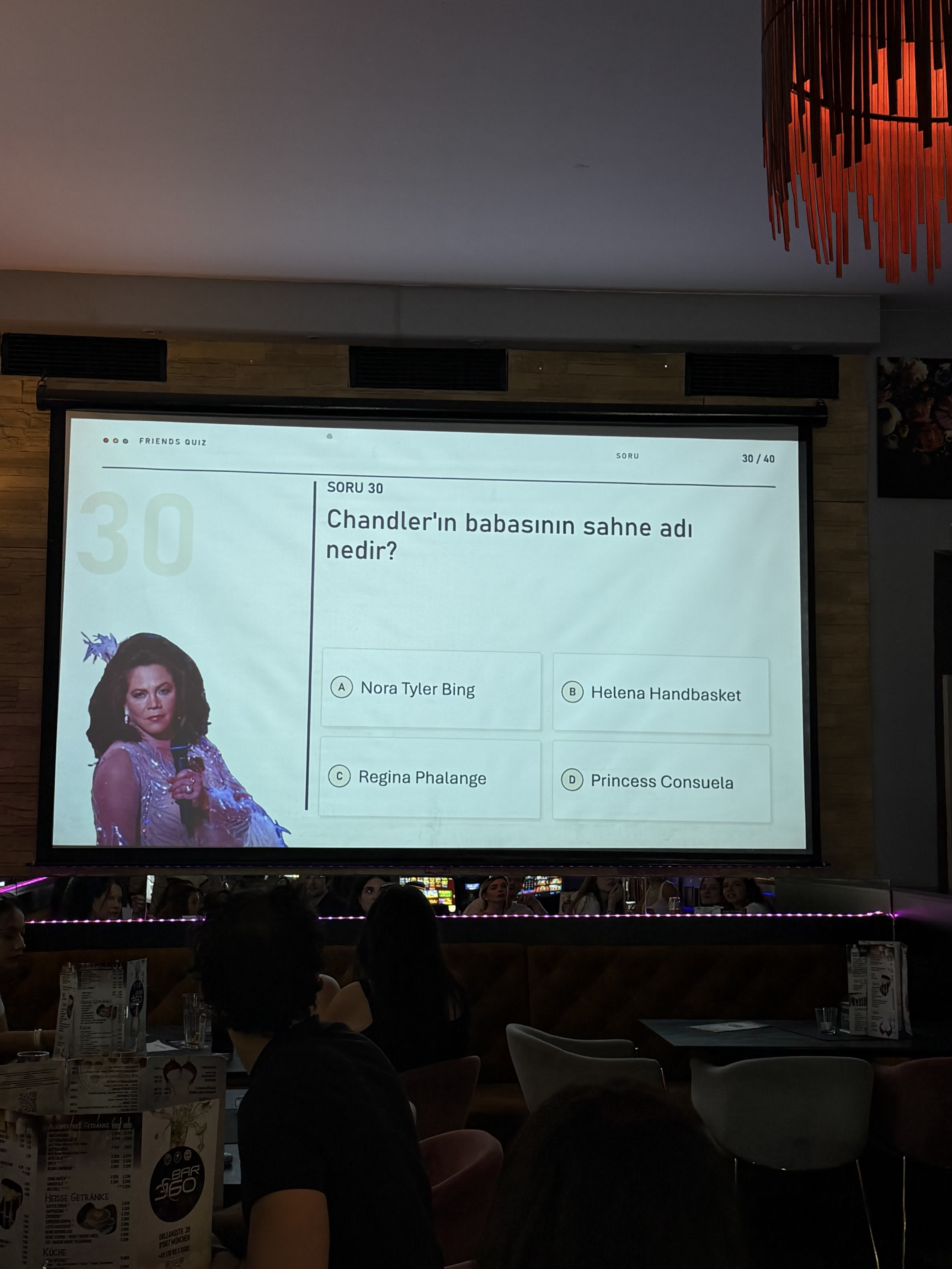 Gırgır Quiz and Day Drinking gecesinden bir fotoğraf