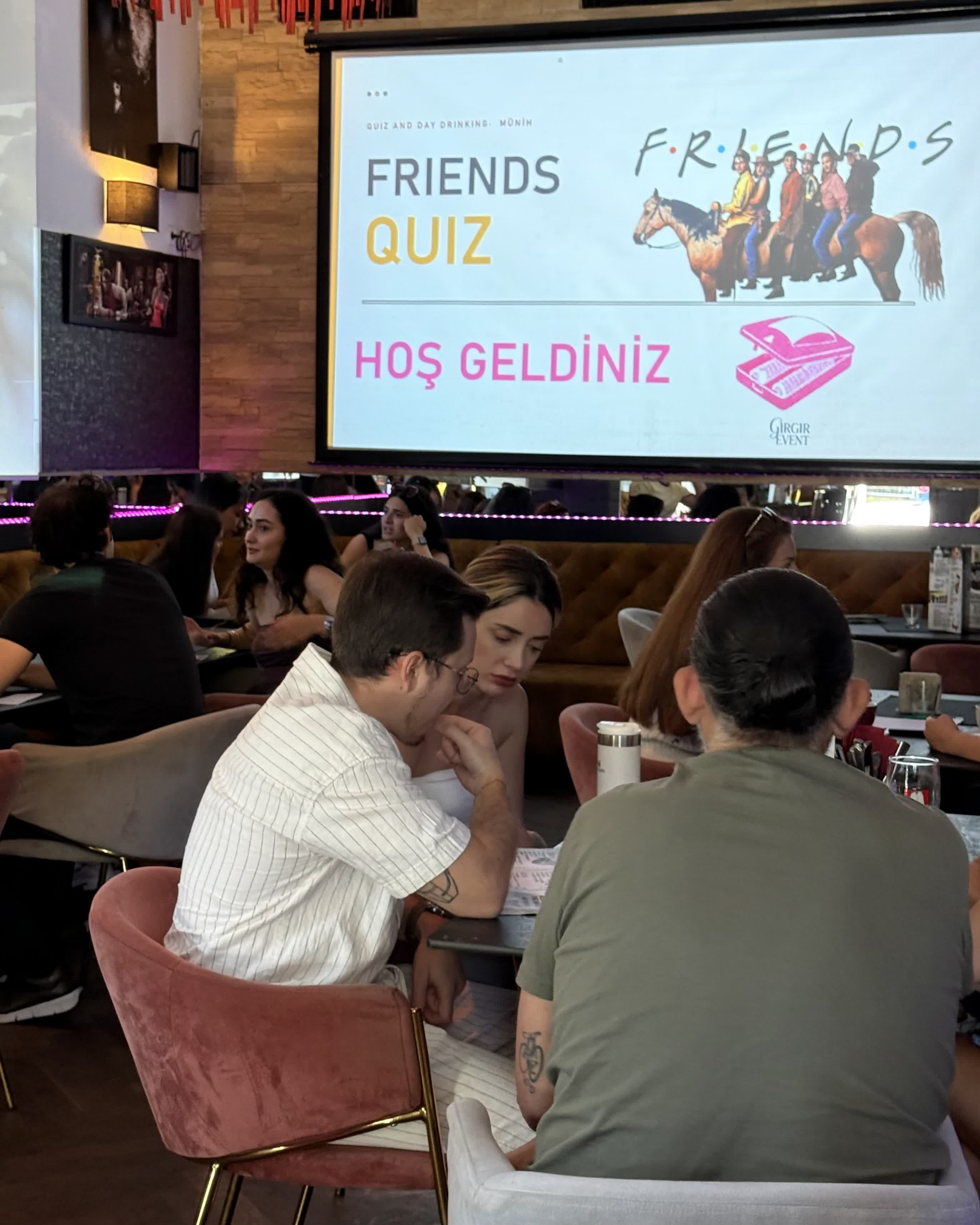 Day Drinking & Quiz Afternoon: Friends etkinlik afişi